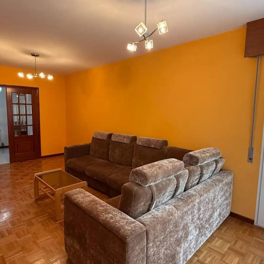 Piso de alquiler en Vilagarcía - Foto 1