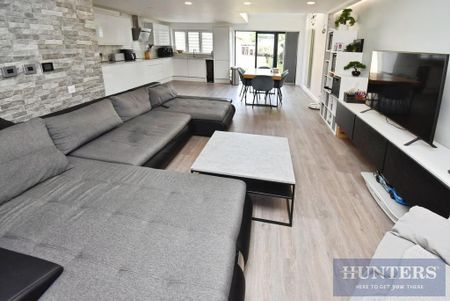 4 bedroom semi-detached house to rent - Photo 3