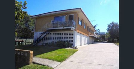 Refreshly updated unit in perfect location - Photo 3