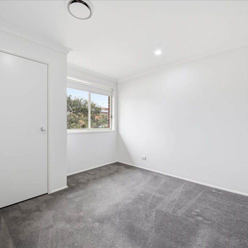 Large 5 Bedroom Family Home - Photo 1