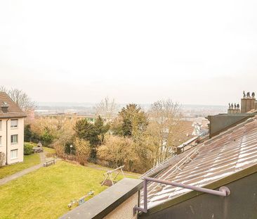 Charmante Dachwohnung mit traumhaftem Weitblick - Photo 4