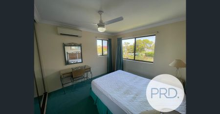 FULLY FURNISHED EXTRA 2 BEDROOM UNIT IN CHERMSIDE L/O - Photo 3