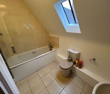 Unique 2-Bedroom Grade II Listed Farmhouse - Photo 3