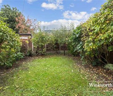 Market Place, London, N2 - Photo 1