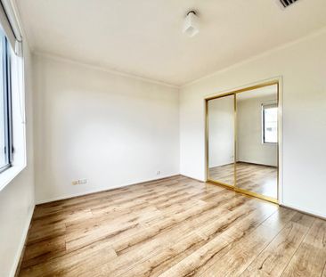 Comfortable Family Living in a Convenient Roxburgh Park Location! - Photo 5