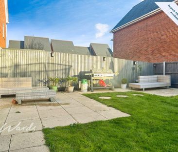 4 bedroom semi-detached house to rent - Photo 5