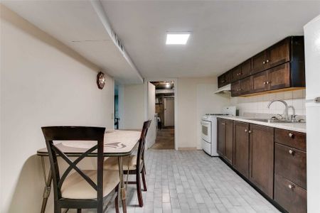 For Lease - 292 Silverthorn Avenue, Toronto, Ontario - Photo 4