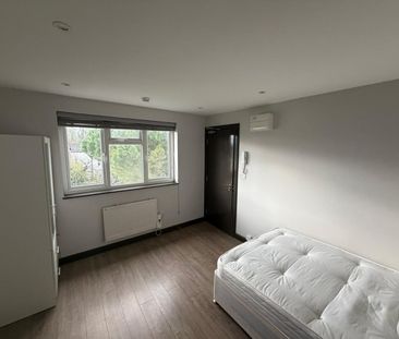 Studio Flat, Wheathill Road, SE20 - Photo 2