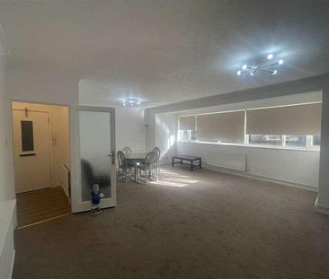 Newly Decorated Spacious Bedroom Ground Floor Apartment - Stonegrov... - Photo 2