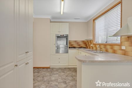 85 Undurra Drive, Glenfield Park NSW 2650 - Photo 5