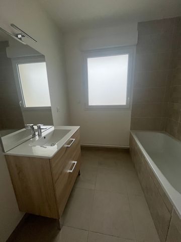 Location Appartement 5 pièces 112m² - Photo 2