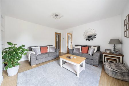 2 Bedroom Flat / Apartment - Church Street, Romsey - Photo 4