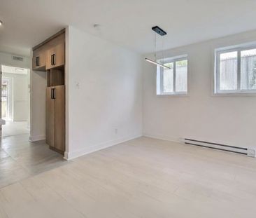 À LOUER Grand 4 1/2 Rénové à Neuf - Photo 1