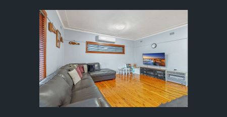 FAMILY HOME + RETREAT! - Photo 5