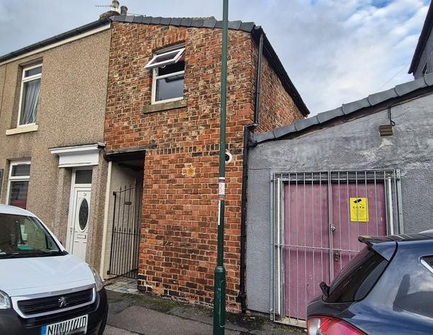 1 bedroom ground floor flat to rent - Photo 1