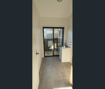 Spacious 3 Bedroom home in a great location - Photo 3