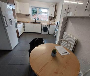 1 bedroom in a house share to rent - Photo 2