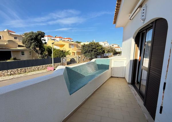 Excellent 1 bedroom flat with generous areas well located in Albufeira.