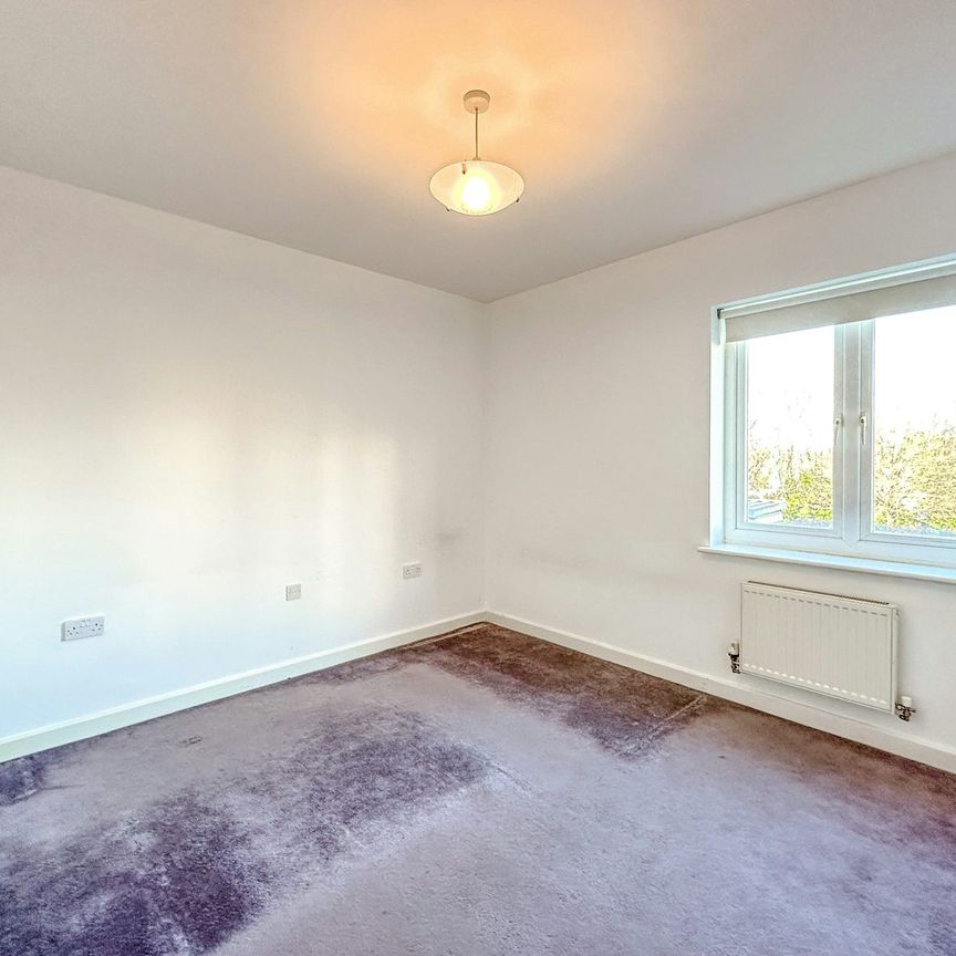 Flat to rent on - Photo 1