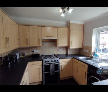 2 bedroom flat to rent - Photo 2