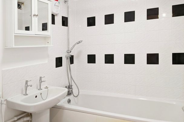 Mullards Close - Photo 1