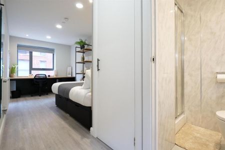 1 bedroom in a flat share to rent - Photo 5