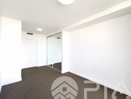 Modern 2 bedroom apartment, Riverside Living, Easy access to M4 motorway, Parramatta CBD, dining and entertainment, Prestigious high school. - Photo 4