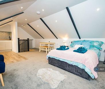 Studio to rent - Photo 2