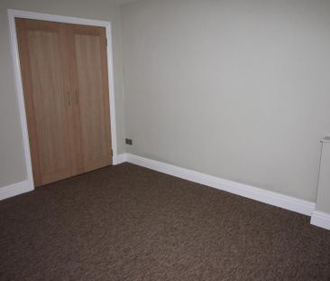 5 bedroom bungalow to rent - Photo 2
