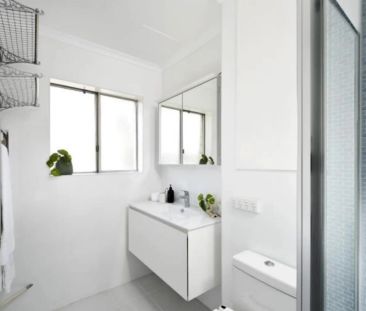 Stunning Two-Bedroom Apartment with Panoramic Bay & Bridge Views - Photo 5