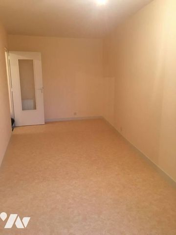 Appartement lumineux avec balcon – La Ferté-Bernard (proche centre-ville) - Photo 3