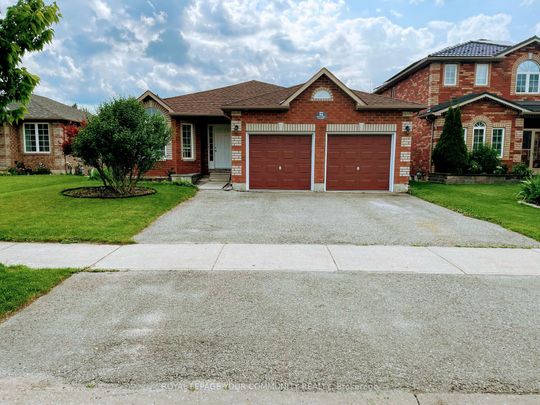 For Lease - 24 Sun King Crescent Unit# Main Floor, Barrie, Ontario - Photo 1