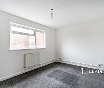 3 bedroom flat to rent - Photo 3