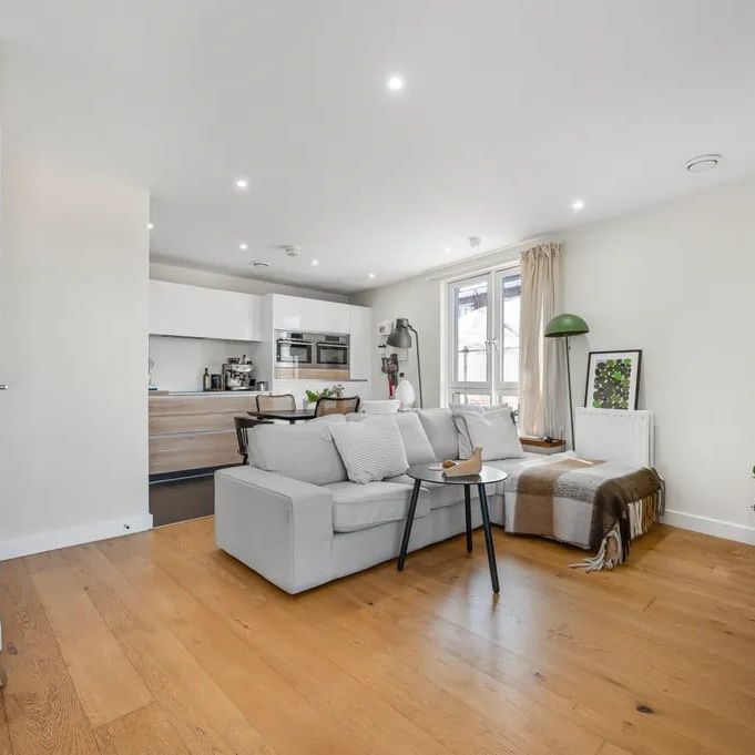2 Bed Flat, Devizes Street, N1 - Photo 1