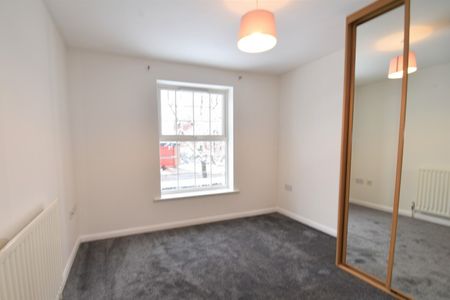 2 bedroom Apartment - Bridge Court, Welwyn Garden City - Photo 3