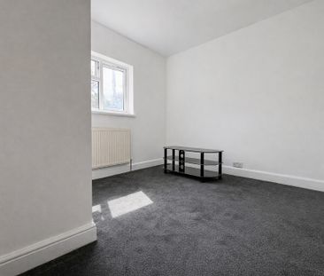 3 Bedroom Flat To Let - HP11 - Photo 1