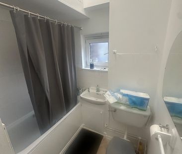 Room in a Shared House, Geneva Drive, SW9 - Photo 2