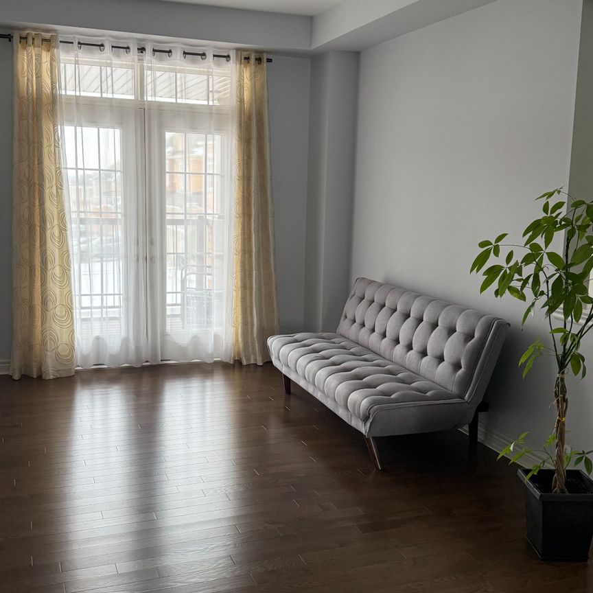 For Lease - 80 Inverness Way, Bradford West Gwillimbury, Ontario - Photo 1