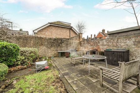 Meadrow, Godalming - 1 bedroomProperty for lettings - Seymours - Photo 2