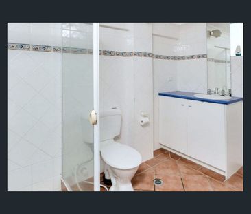 Modern Apartment in Prime Southport Location! - Photo 2