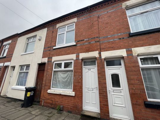 3 Bedroom Terraced - Photo 1