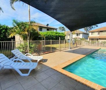 Renovated, Stand-alone townhouse - Photo 4