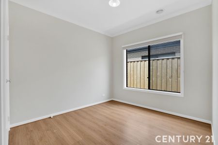 Beautifully Presented Home Close to All Amenities - Photo 3