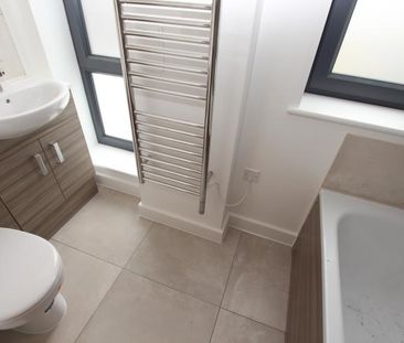 Chertsey Road, Woking, Surrey, GU21 - Photo 2