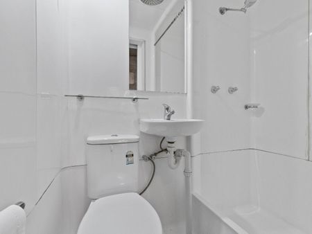 Redfern - Photo 3