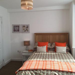 Portland Street - Photo 2