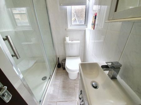 2 bedroom flat to rent - Photo 4
