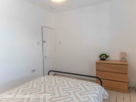 13, Earle Street - Photo 3