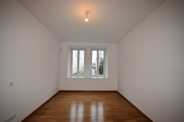 "ANDRÄVIERTEL - Stilvoll Wohnen in sanierter 3 Zimmer Altbauwohnung mit Stadtblick" - Photo 1