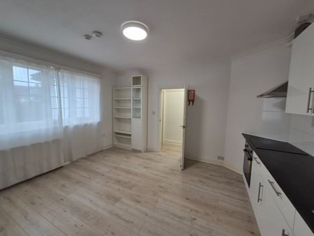 1 Bed Flat, Wycombe Gardens, NW11 - Photo 4